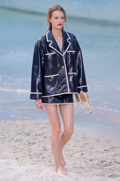 Look 50